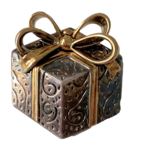 VINTAGE ROSS-SIMONS 3D SILVER AND GOLD  WRAPPED GIFT CHARM OR BROOCH